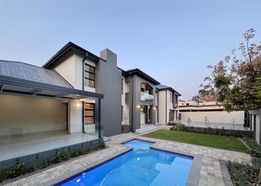 5 Bedroom Property for Sale in Silver Lakes Golf Estate Gauteng