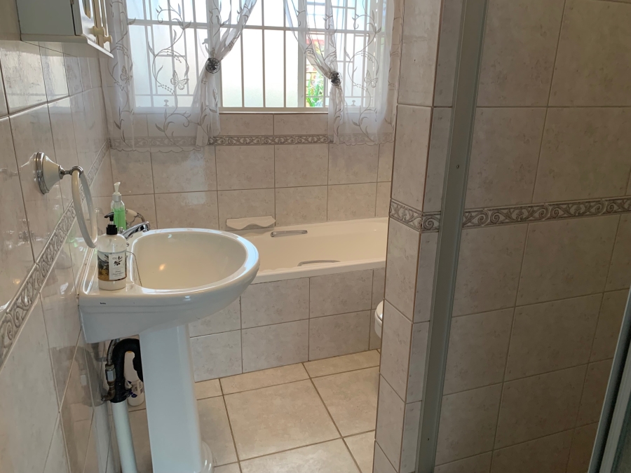 3 Bedroom Property for Sale in Faerie Glen Gauteng