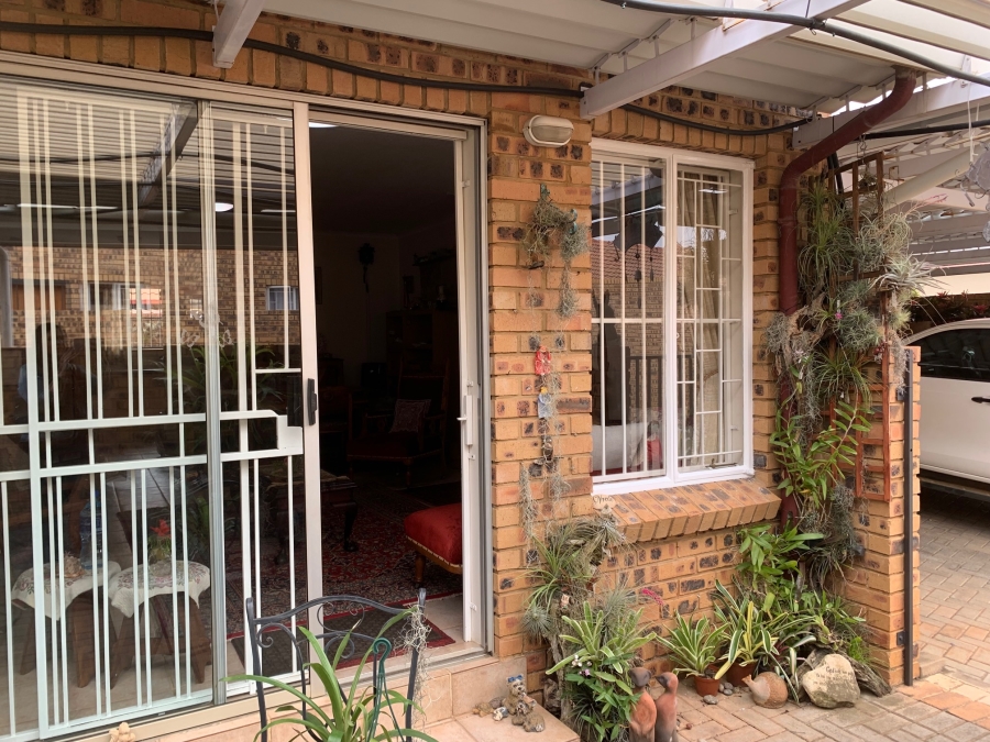 3 Bedroom Property for Sale in Faerie Glen Gauteng