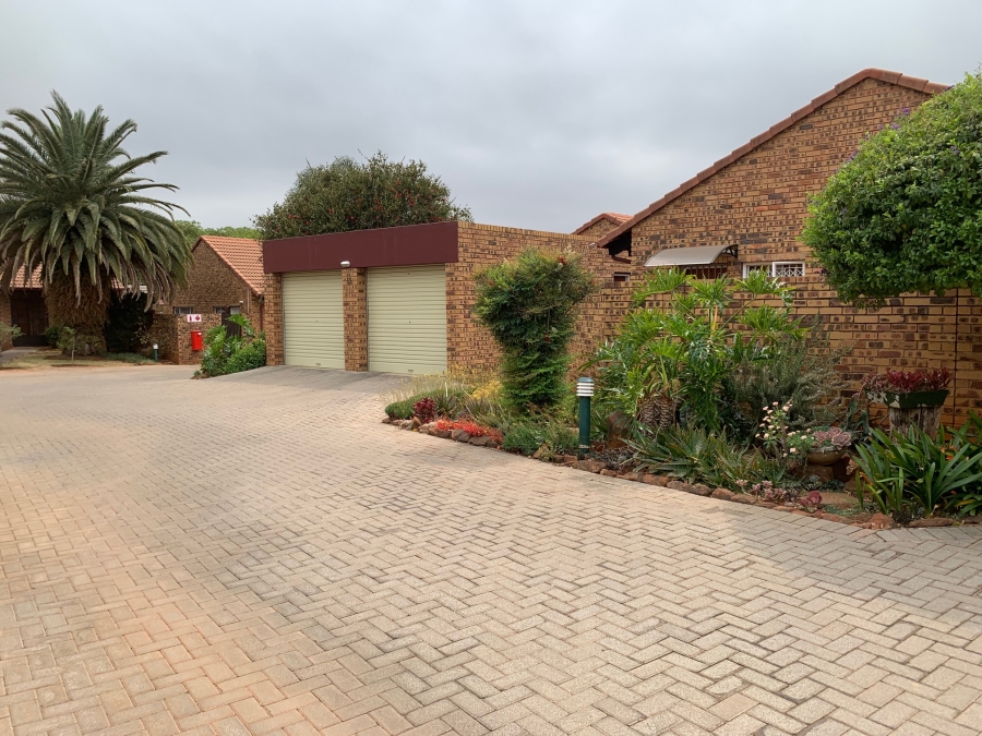 3 Bedroom Property for Sale in Faerie Glen Gauteng