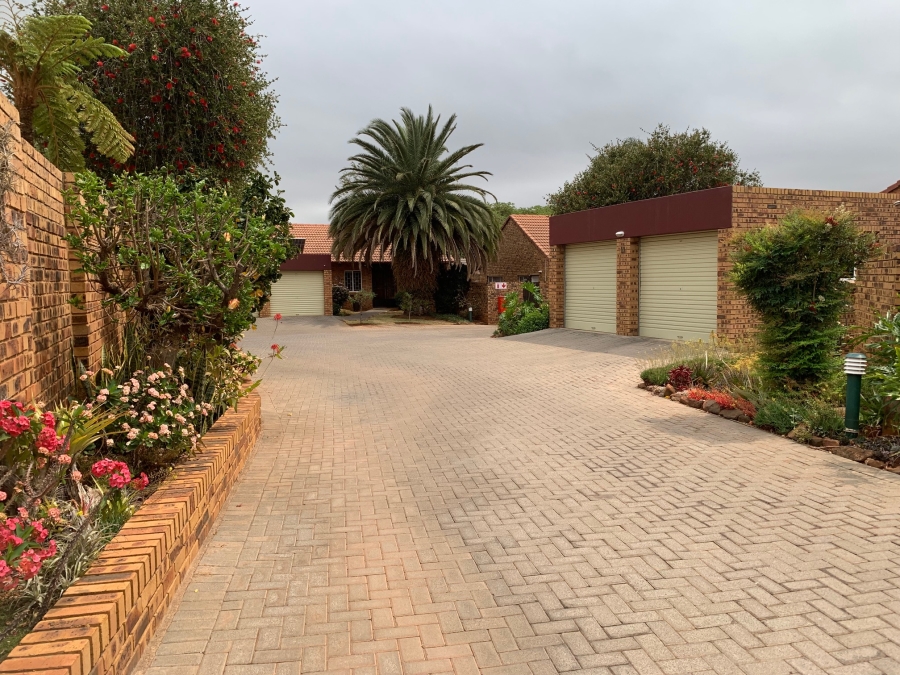 3 Bedroom Property for Sale in Faerie Glen Gauteng