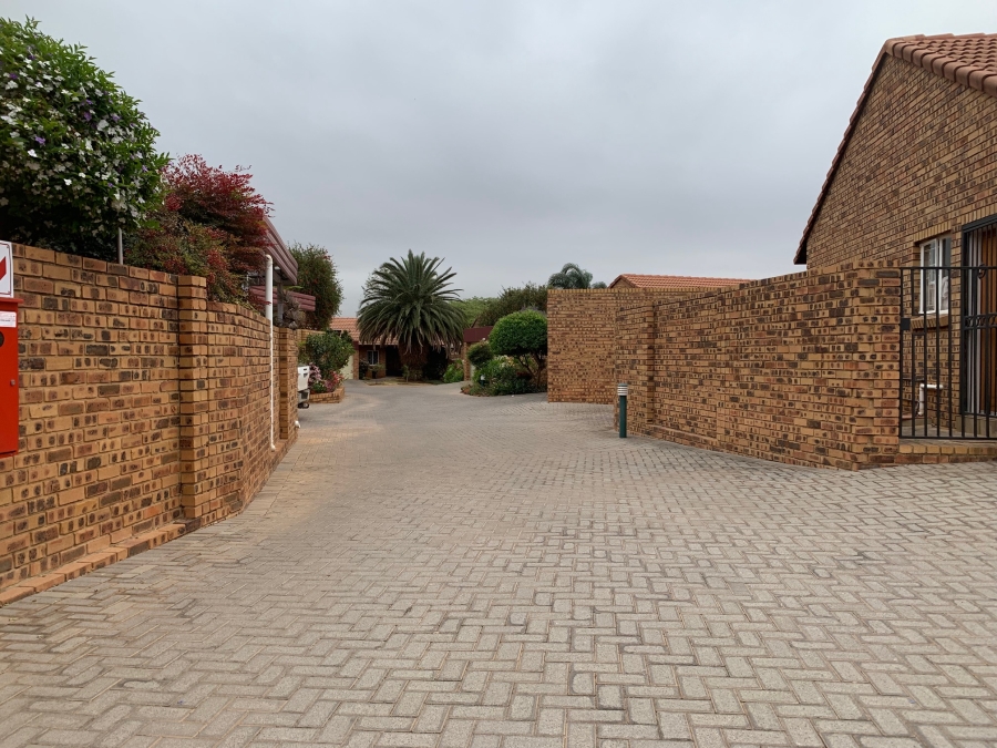 3 Bedroom Property for Sale in Faerie Glen Gauteng