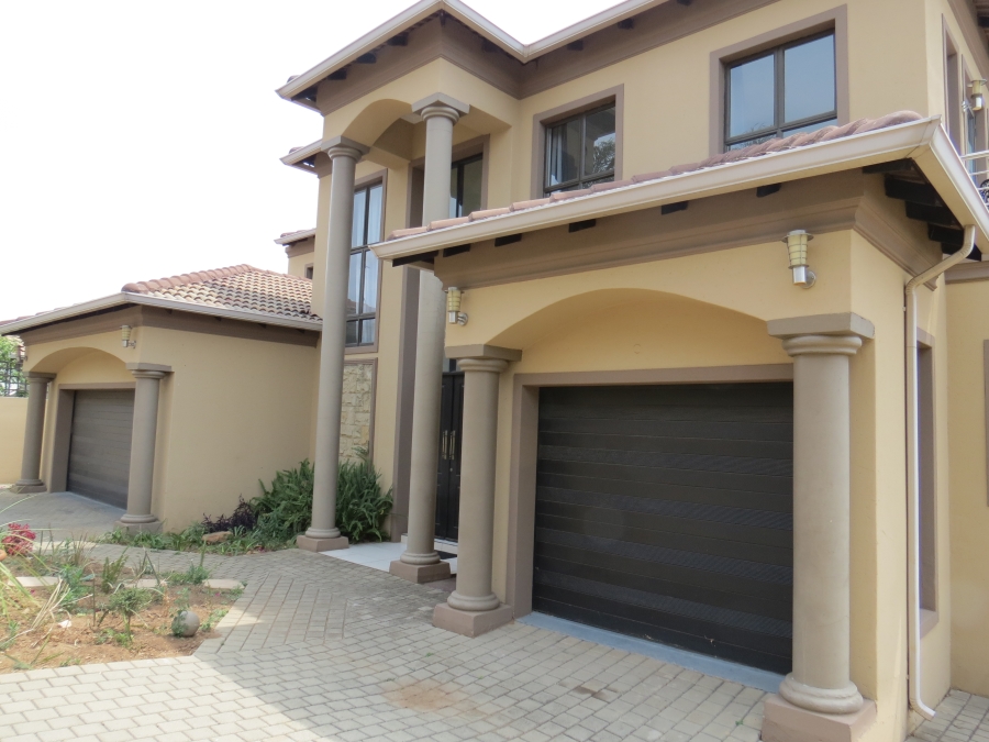 4 Bedroom Property for Sale in Greenstone Hill Gauteng