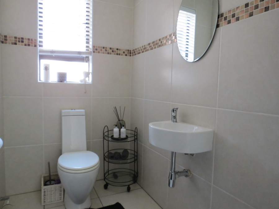 4 Bedroom Property for Sale in Greenstone Hill Gauteng