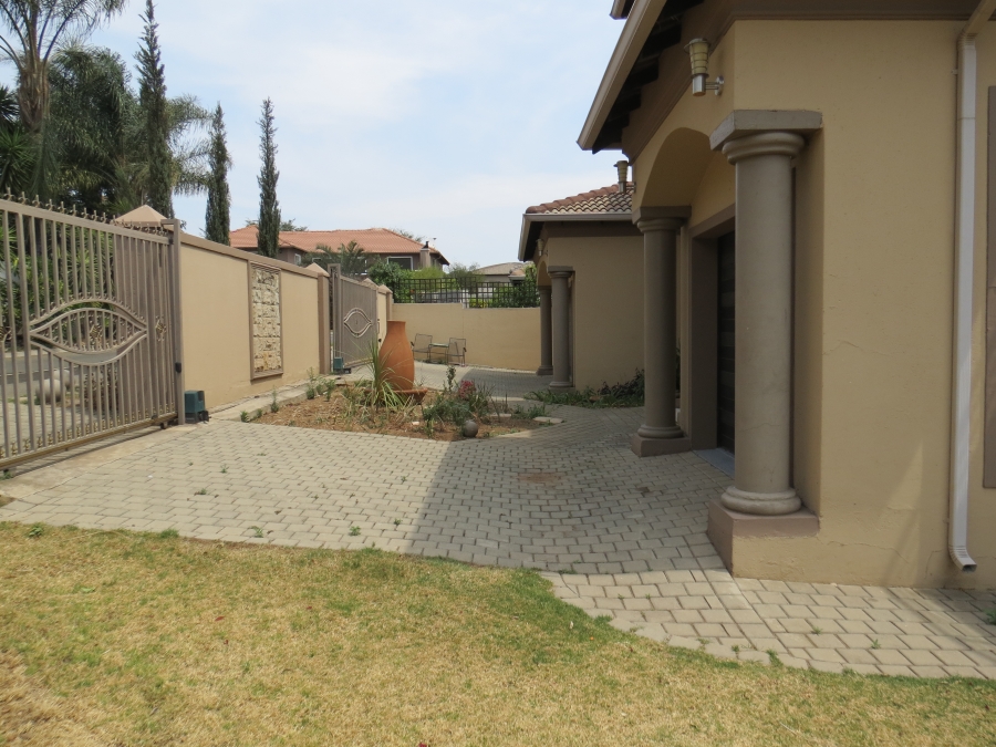 4 Bedroom Property for Sale in Greenstone Hill Gauteng