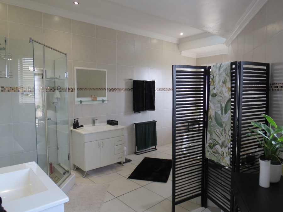 4 Bedroom Property for Sale in Greenstone Hill Gauteng