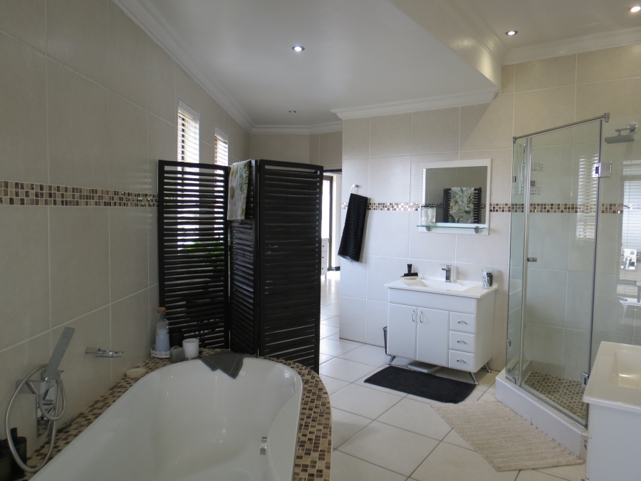 4 Bedroom Property for Sale in Greenstone Hill Gauteng