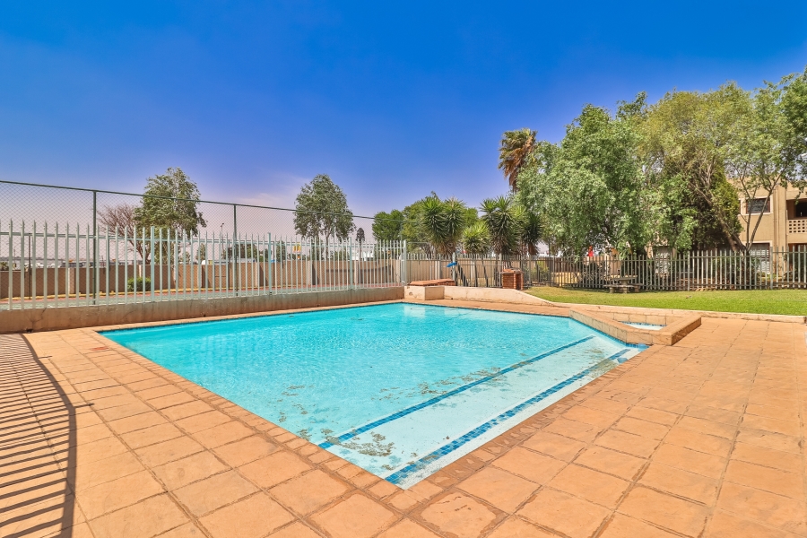 2 Bedroom Property for Sale in New Market Gauteng