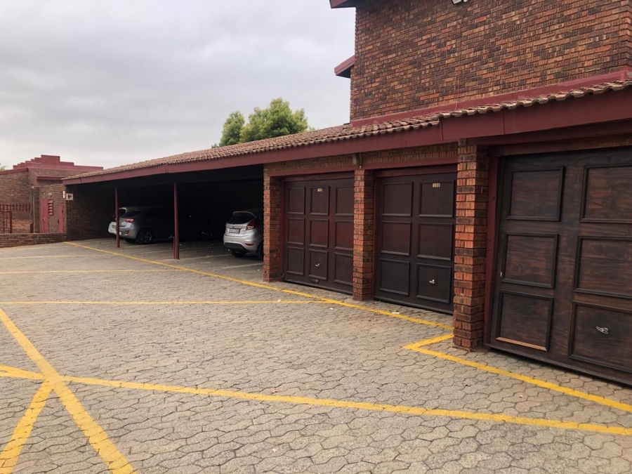 2 Bedroom Property for Sale in Linmeyer Gauteng