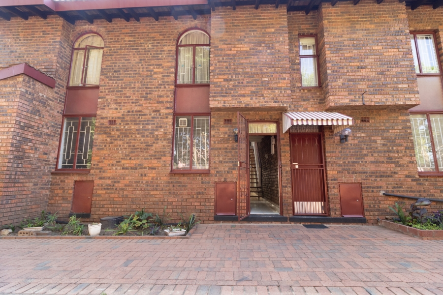 2 Bedroom Property for Sale in Linmeyer Gauteng