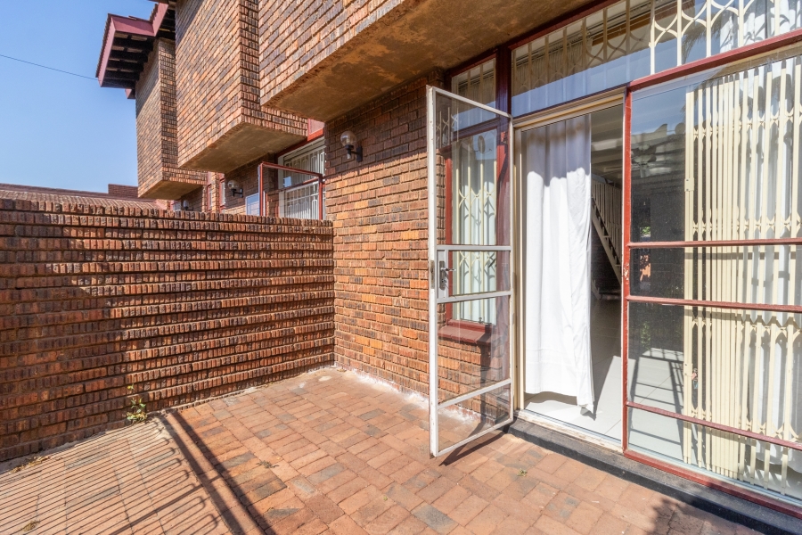 2 Bedroom Property for Sale in Linmeyer Gauteng