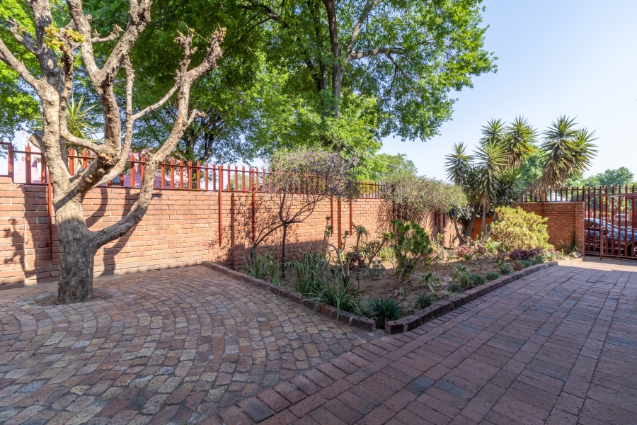 2 Bedroom Property for Sale in Linmeyer Gauteng