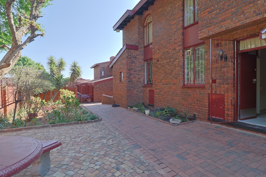 2 Bedroom Property for Sale in Linmeyer Gauteng