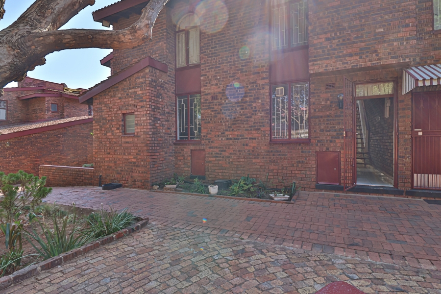 2 Bedroom Property for Sale in Linmeyer Gauteng