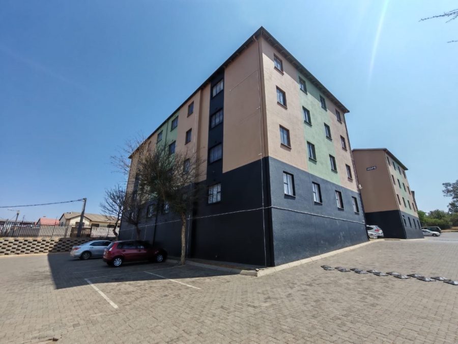 2 Bedroom Property for Sale in Fleurhof Gauteng