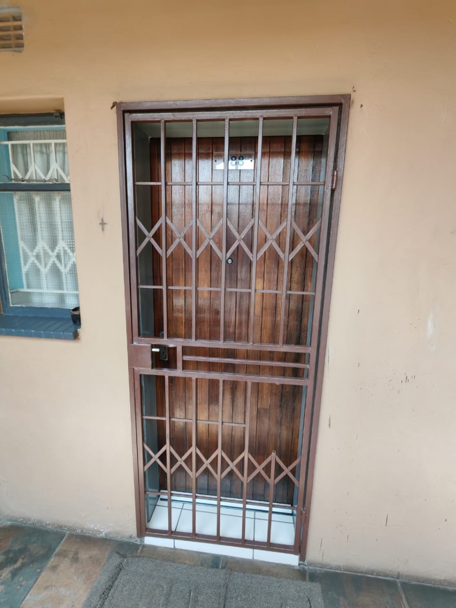 2 Bedroom Property for Sale in Fleurhof Gauteng