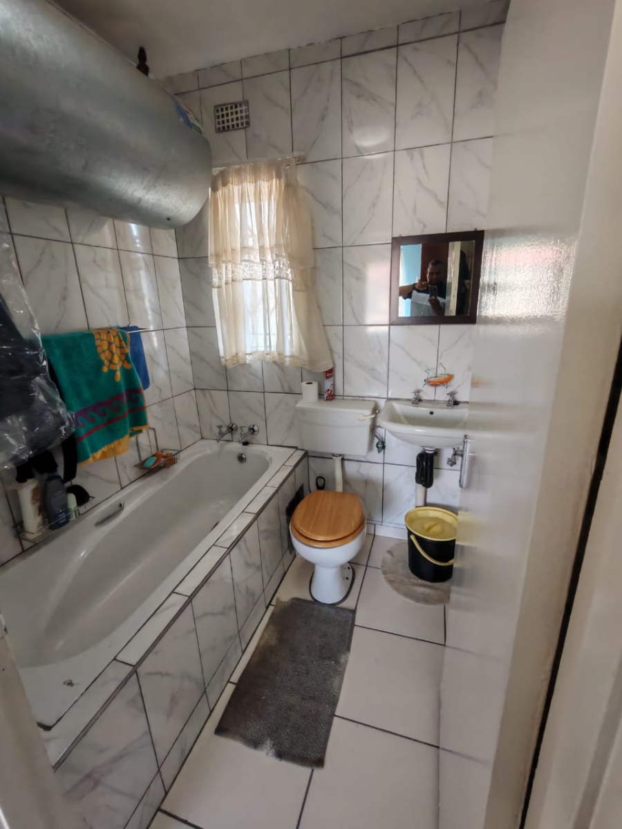 2 Bedroom Property for Sale in Fleurhof Gauteng