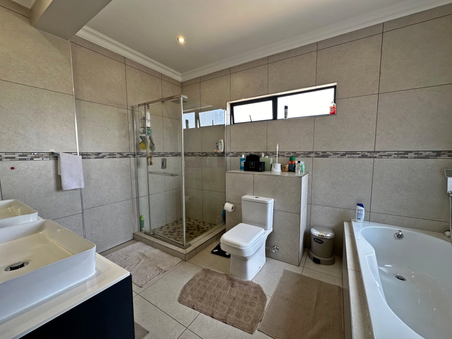 4 Bedroom Property for Sale in Midstream Meadows Gauteng