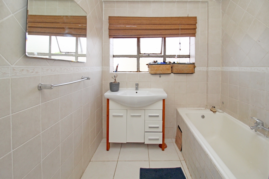 2 Bedroom Property for Sale in Cyrildene Gauteng