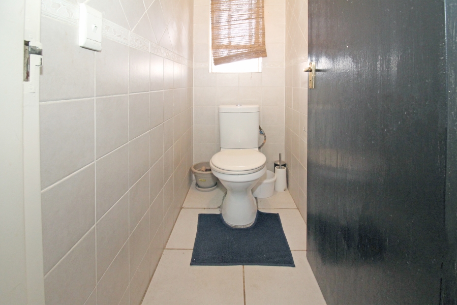 2 Bedroom Property for Sale in Cyrildene Gauteng