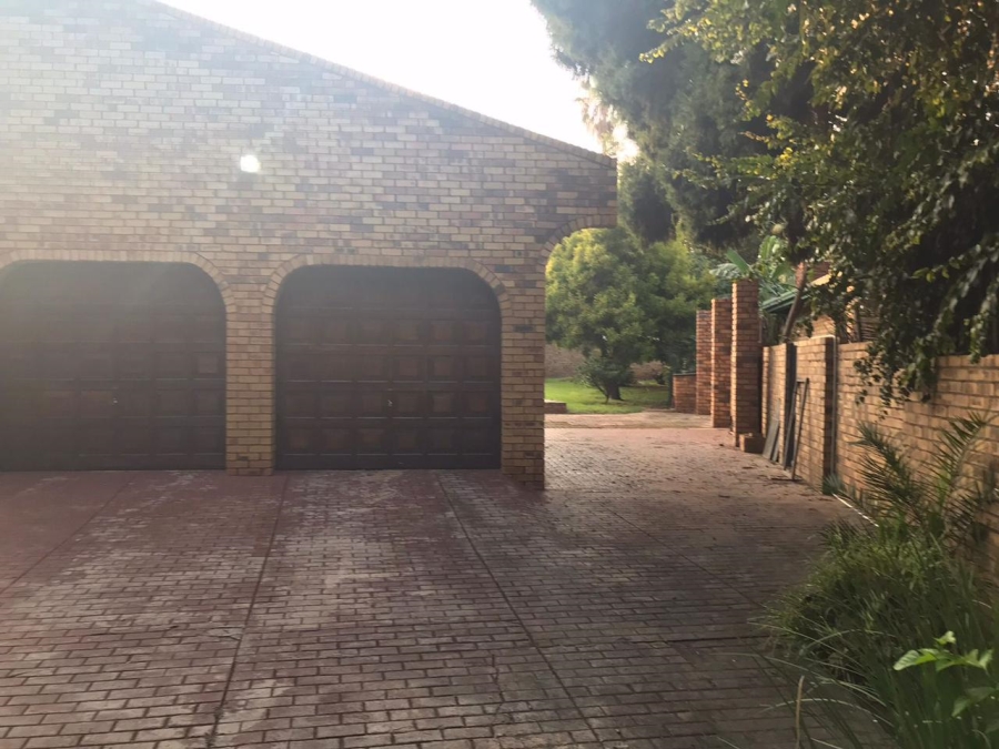 4 Bedroom Property for Sale in Sonneveld Gauteng