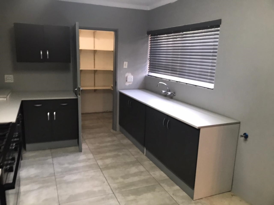 4 Bedroom Property for Sale in Sonneveld Gauteng