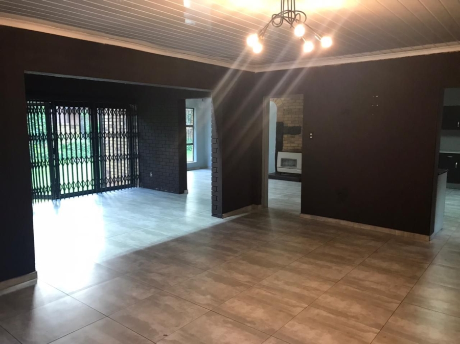 4 Bedroom Property for Sale in Sonneveld Gauteng