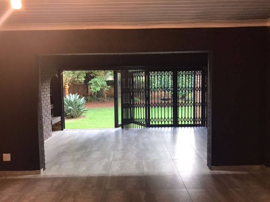 4 Bedroom Property for Sale in Sonneveld Gauteng