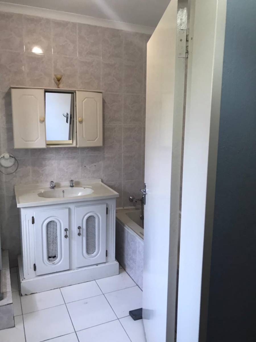 4 Bedroom Property for Sale in Sonneveld Gauteng