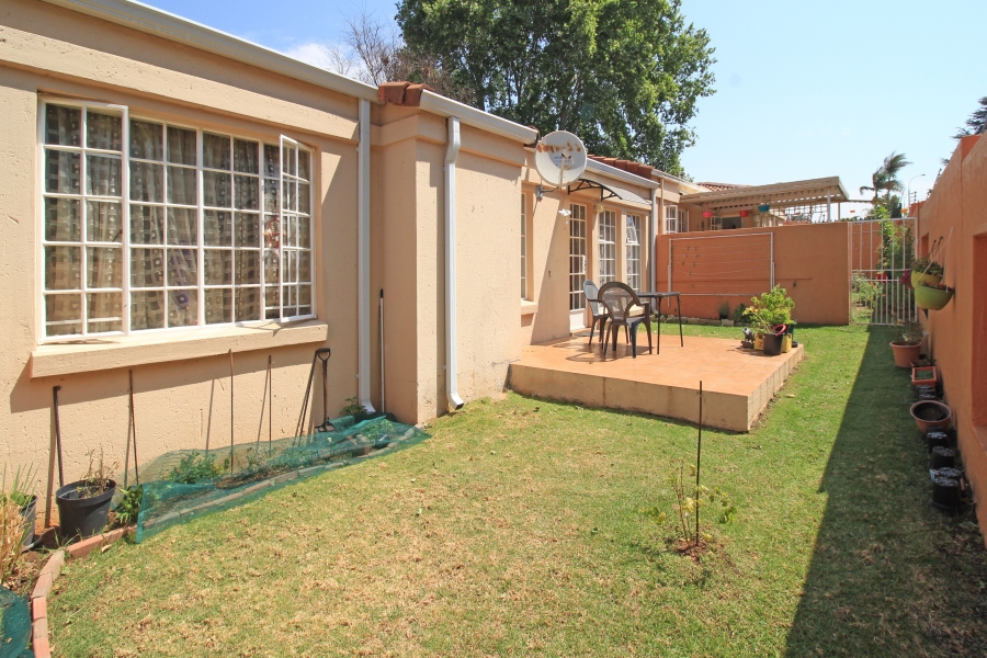 2 Bedroom Property for Sale in Weltevreden Park Gauteng