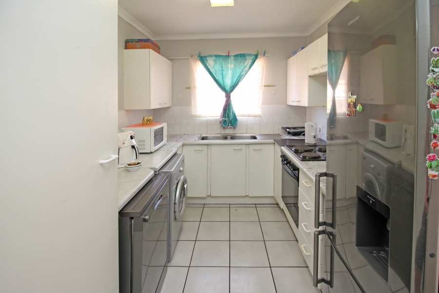 2 Bedroom Property for Sale in Weltevreden Park Gauteng