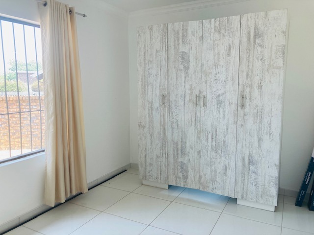 5 Bedroom Property for Sale in Sunair Park Gauteng