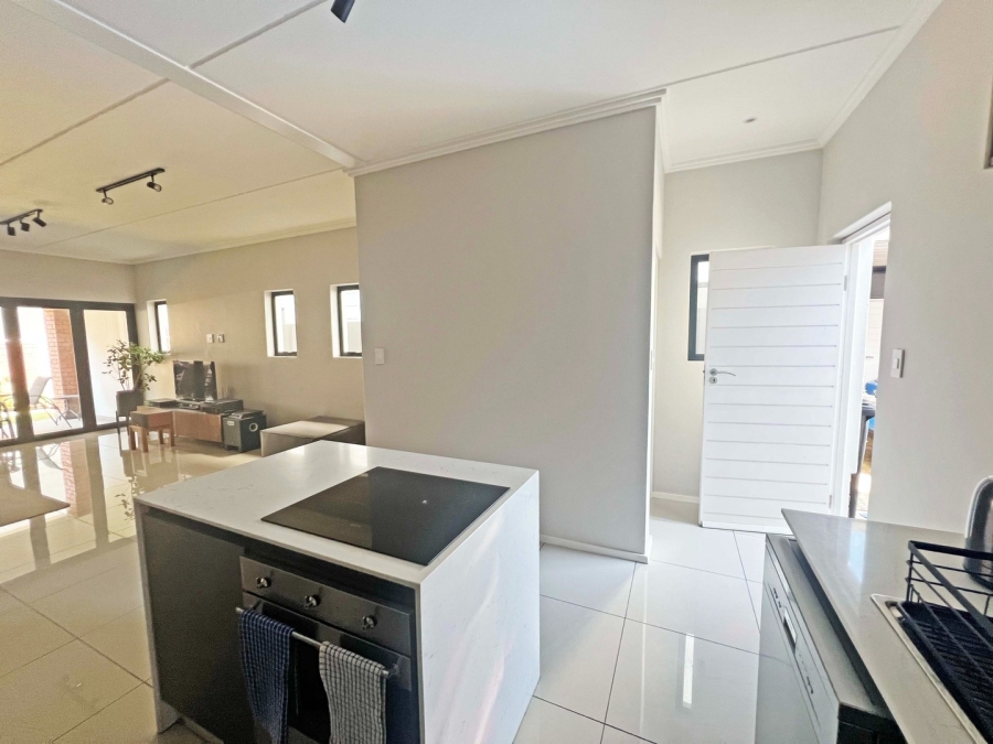 To Let 2 Bedroom Property for Rent in Bryanston Gauteng