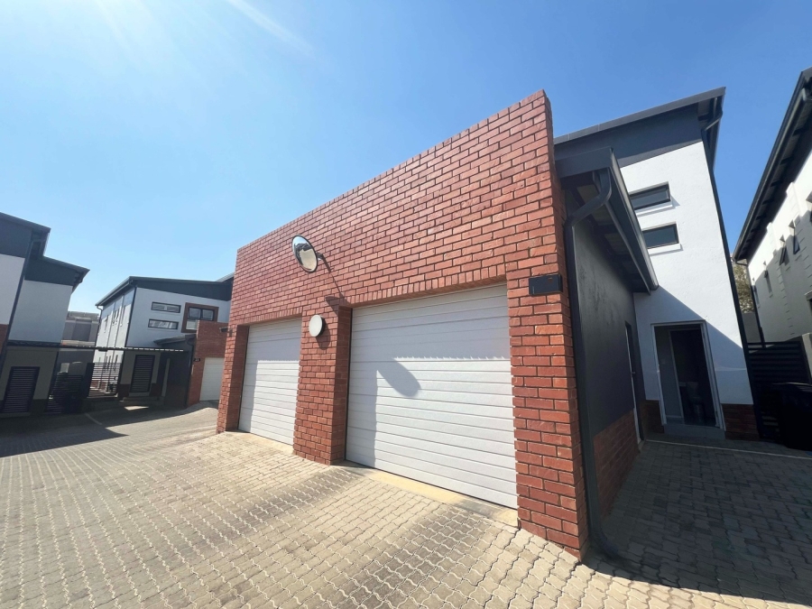 To Let 2 Bedroom Property for Rent in Bryanston Gauteng