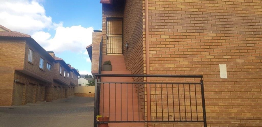 To Let 2 Bedroom Property for Rent in Olympus AH Gauteng