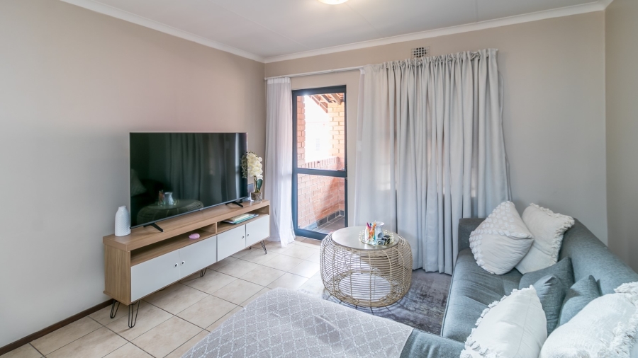 2 Bedroom Property for Sale in Erand Gardens Gauteng