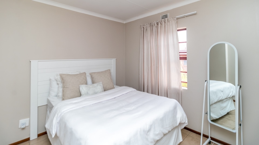 2 Bedroom Property for Sale in Erand Gardens Gauteng