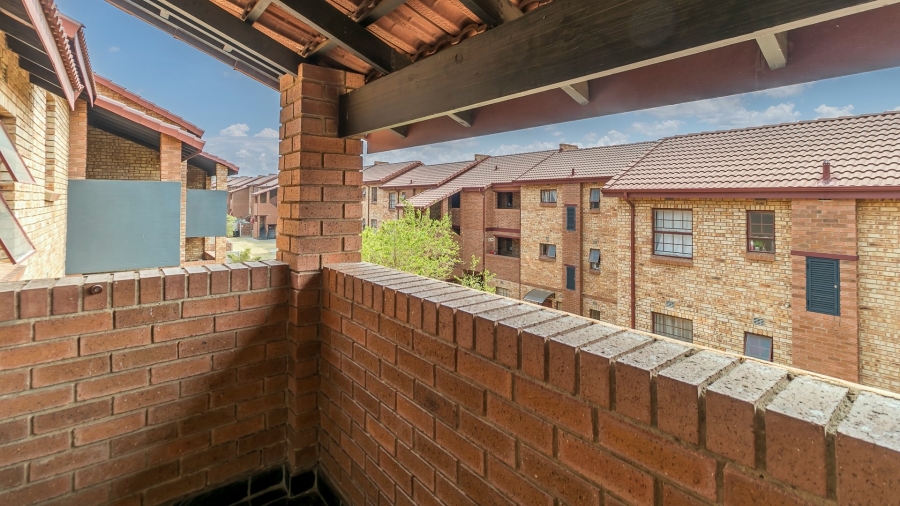 2 Bedroom Property for Sale in Erand Gardens Gauteng