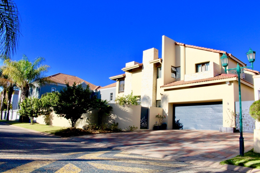 To Let 4 Bedroom Property for Rent in Woodmead Gauteng