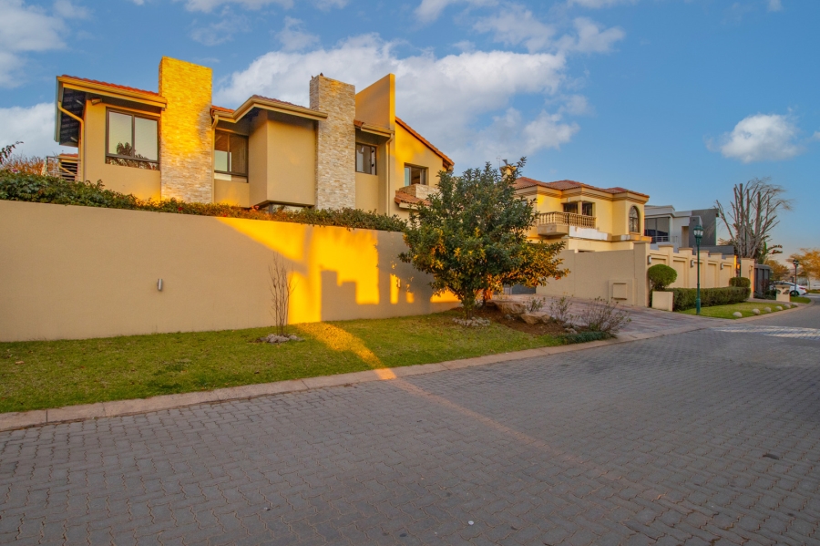 To Let 4 Bedroom Property for Rent in Woodmead Gauteng