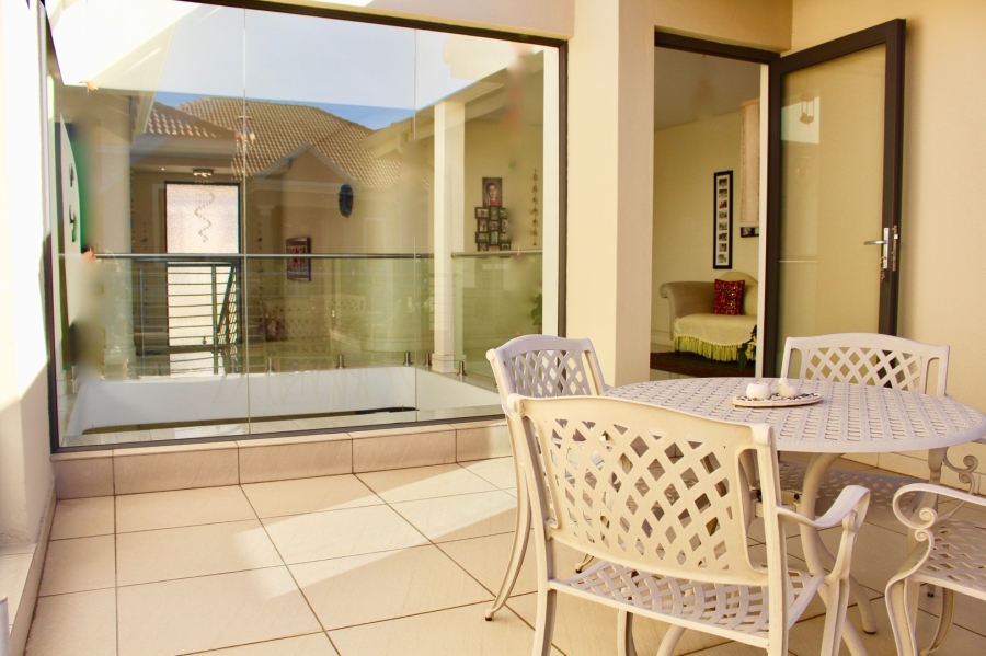 To Let 4 Bedroom Property for Rent in Woodmead Gauteng