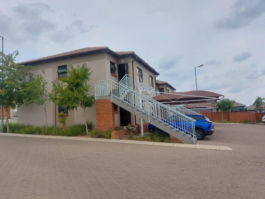 2 Bedroom Property for Sale in The Reeds Gauteng