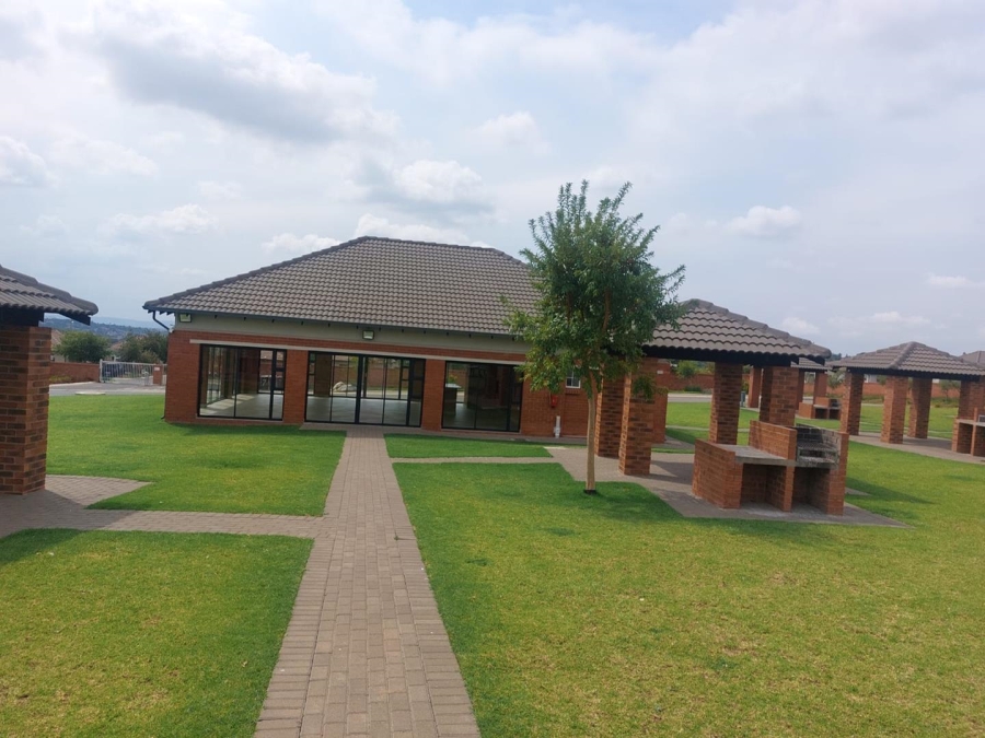 2 Bedroom Property for Sale in The Reeds Gauteng