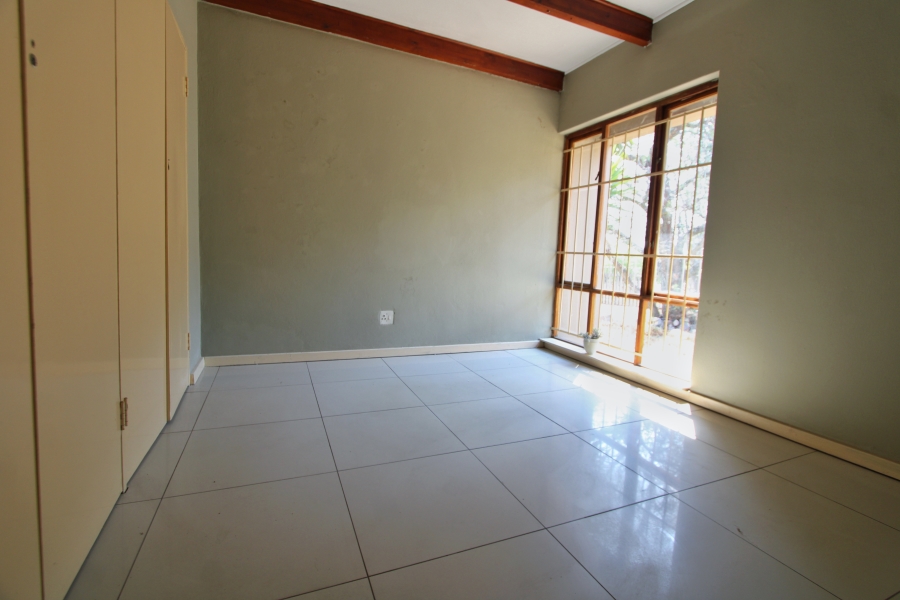 To Let 3 Bedroom Property for Rent in Glen Austin Gauteng