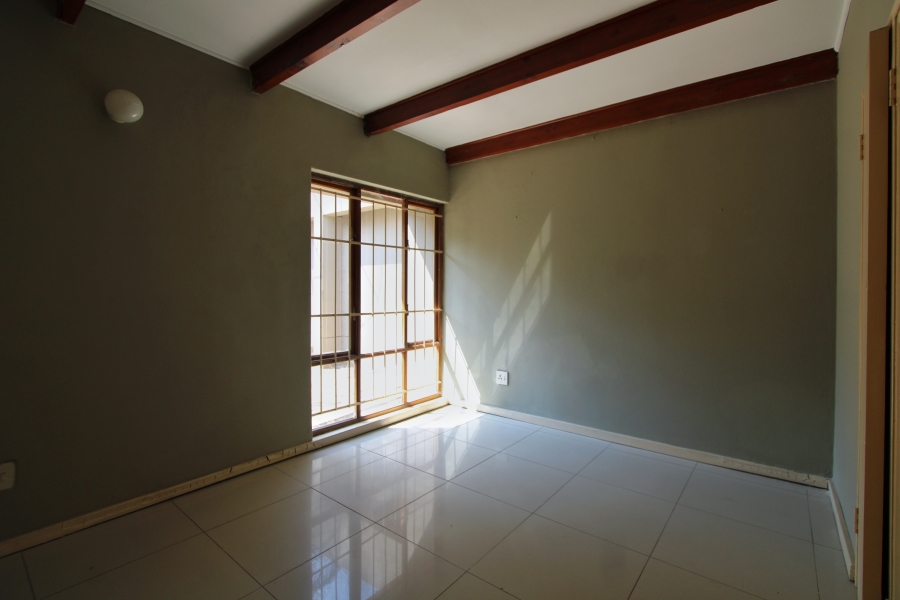 To Let 3 Bedroom Property for Rent in Glen Austin Gauteng