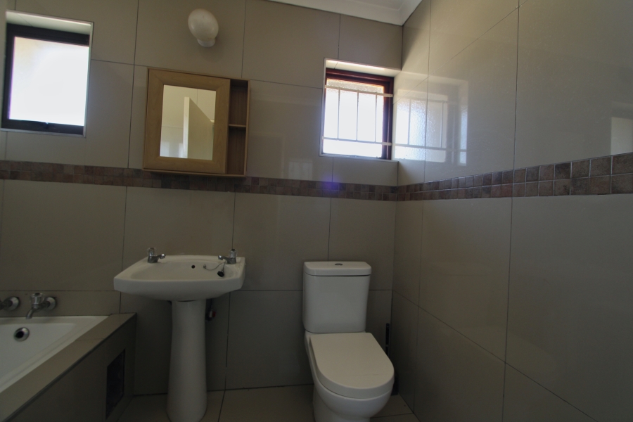 To Let 3 Bedroom Property for Rent in Glen Austin Gauteng