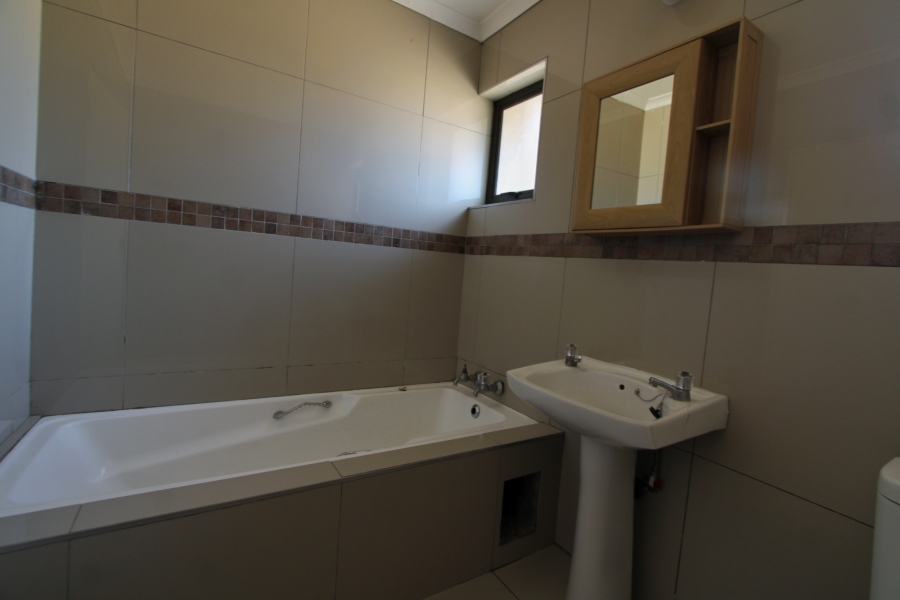 To Let 3 Bedroom Property for Rent in Glen Austin Gauteng