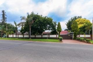 5 Bedroom Property for Sale in Van Riebeeck Park Gauteng