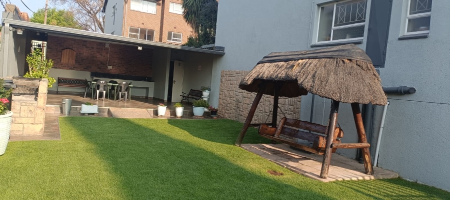 To Let 2 Bedroom Property for Rent in Linden Gauteng