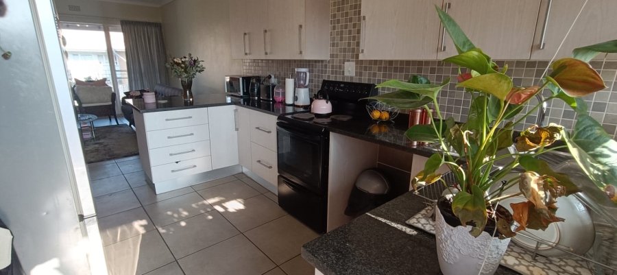 To Let 2 Bedroom Property for Rent in Linden Gauteng